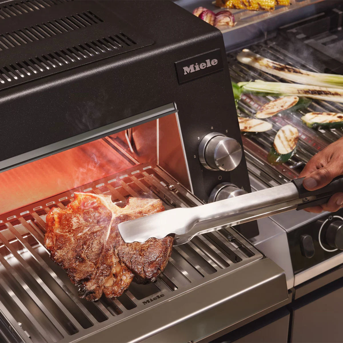 Miele Fire Pro und Sear Pro Grillmodule f&uuml;r die Outdoor-K&uuml;che