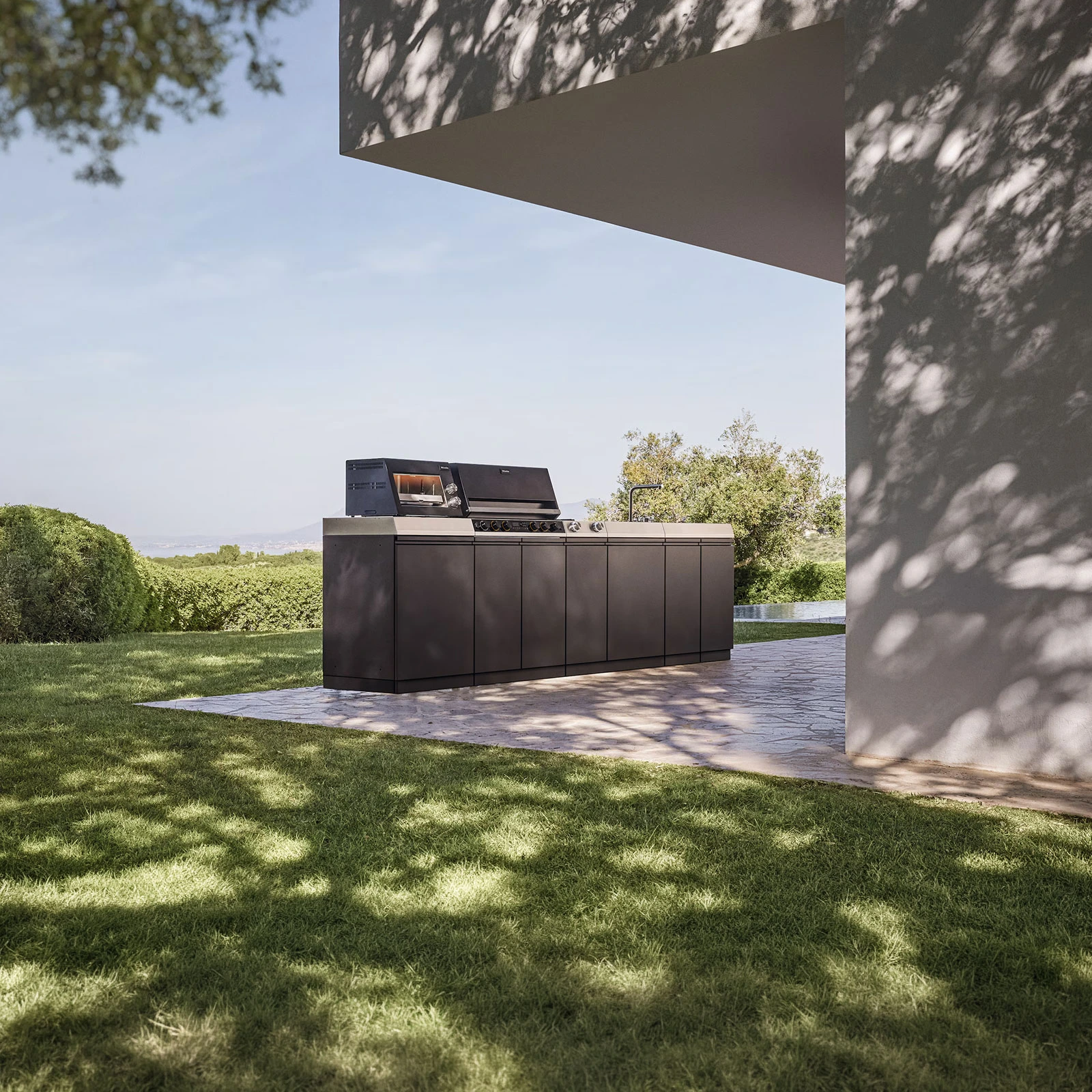 Persönliche Beratung für eine individuelle Outdoor-Küche bei Baumann + Eggimann